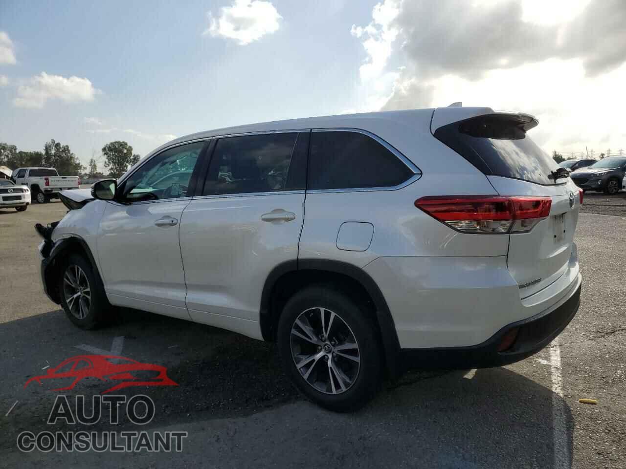 TOYOTA HIGHLANDER 2018 - 5TDBZRFH3JS489654