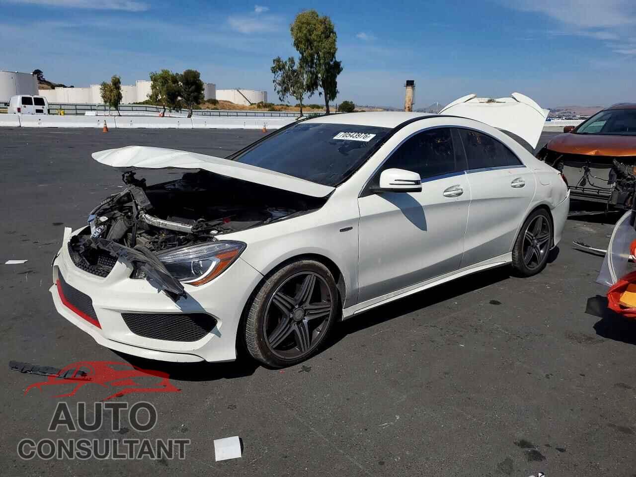 MERCEDES-BENZ CLA-CLASS 2015 - WDDSJ4EB8FN201010