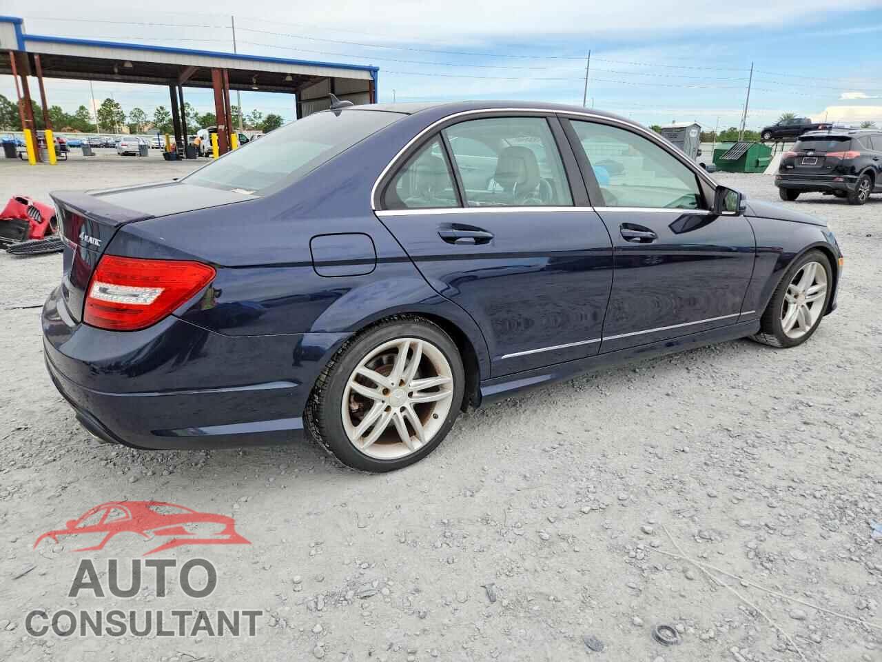 MERCEDES-BENZ C-CLASS 2012 - WDDGF8BB3CA700741