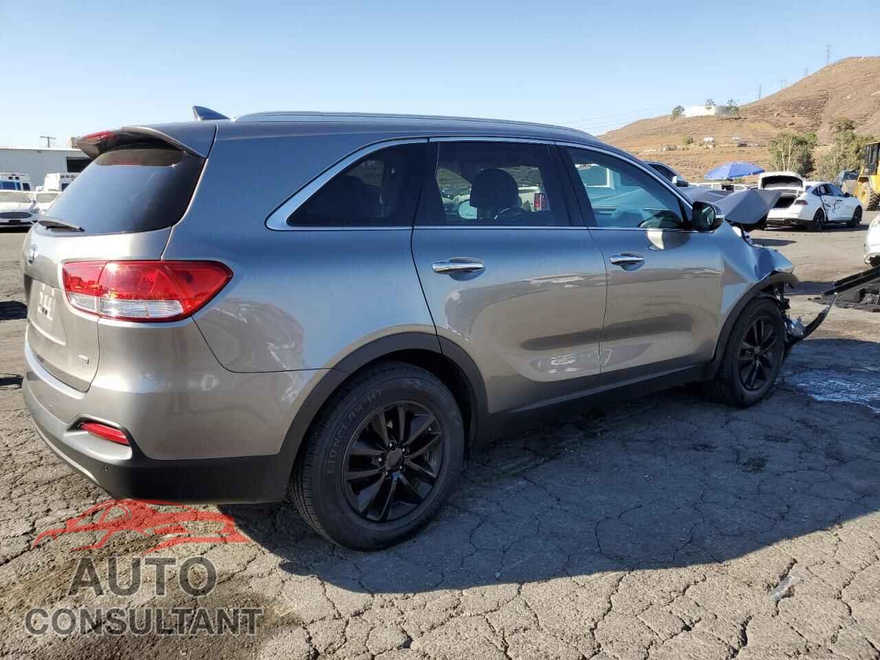KIA SORENTO 2018 - 5XYPG4A31JG420906