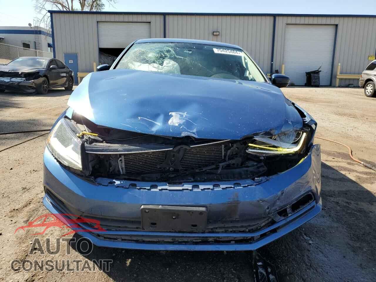 VOLKSWAGEN JETTA 2017 - 3VW2B7AJ0HM225267
