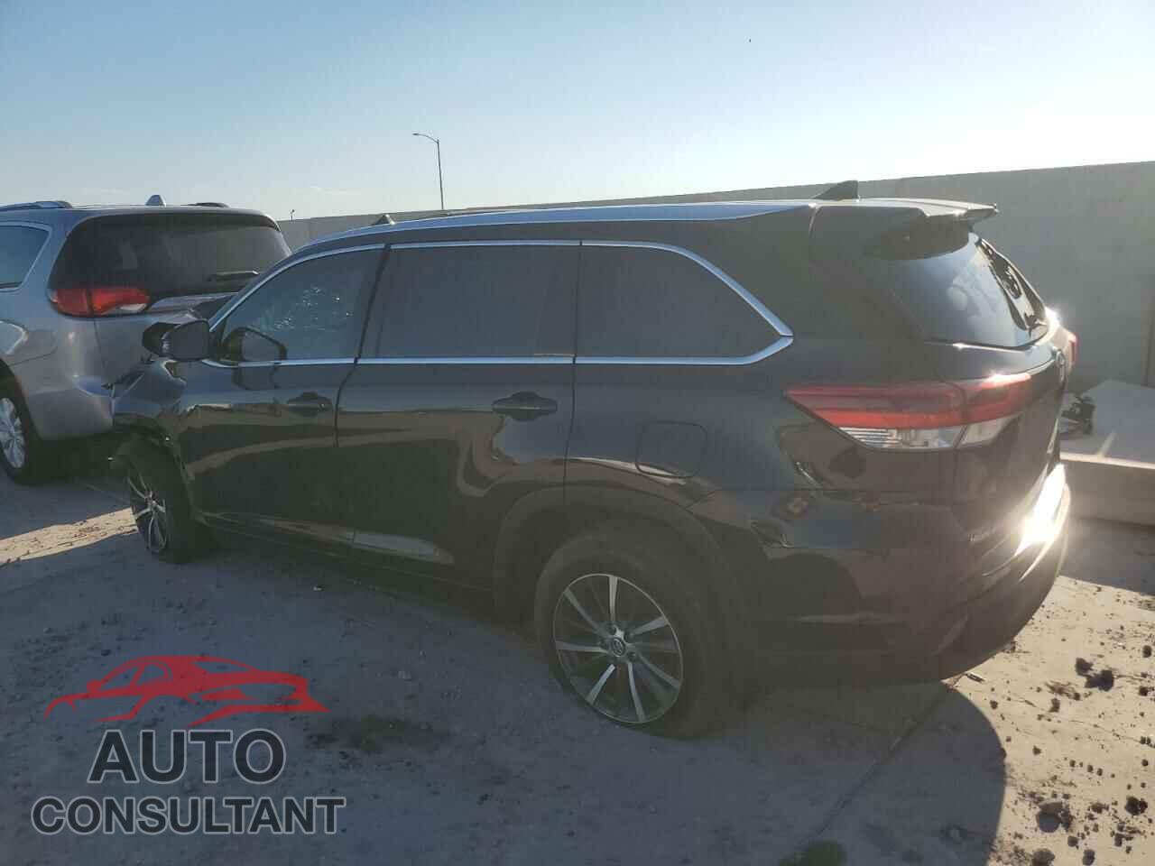 TOYOTA HIGHLANDER 2018 - 5TDJZRFH3JS804805