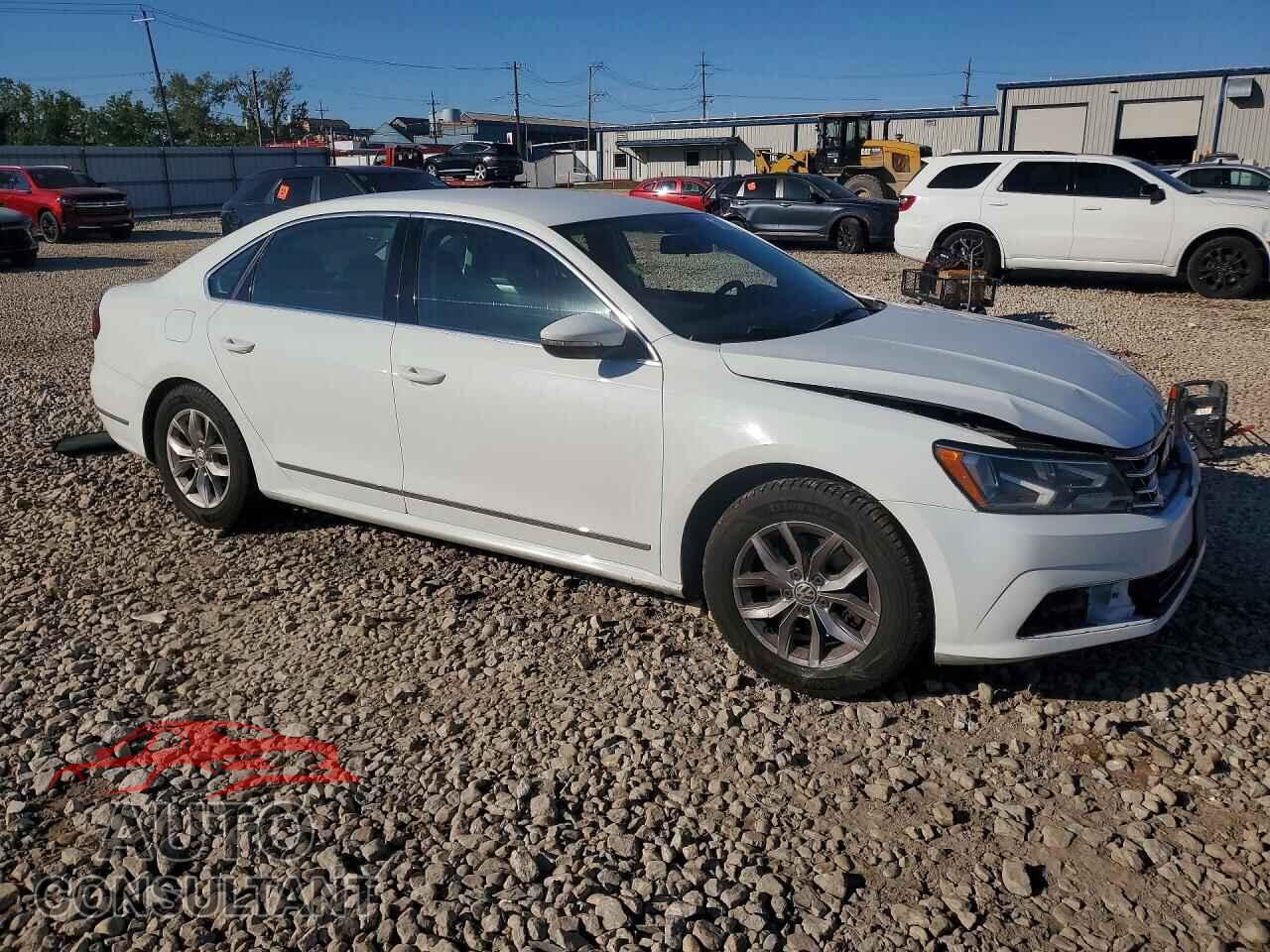VOLKSWAGEN PASSAT 2017 - 1VWAT7A38HC036362