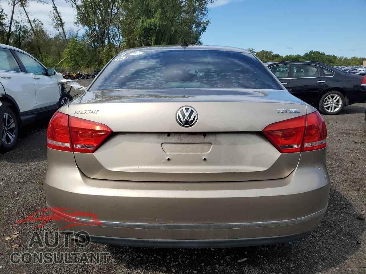 VOLKSWAGEN PASSAT 2015 - 1VWCV7A30FC025873