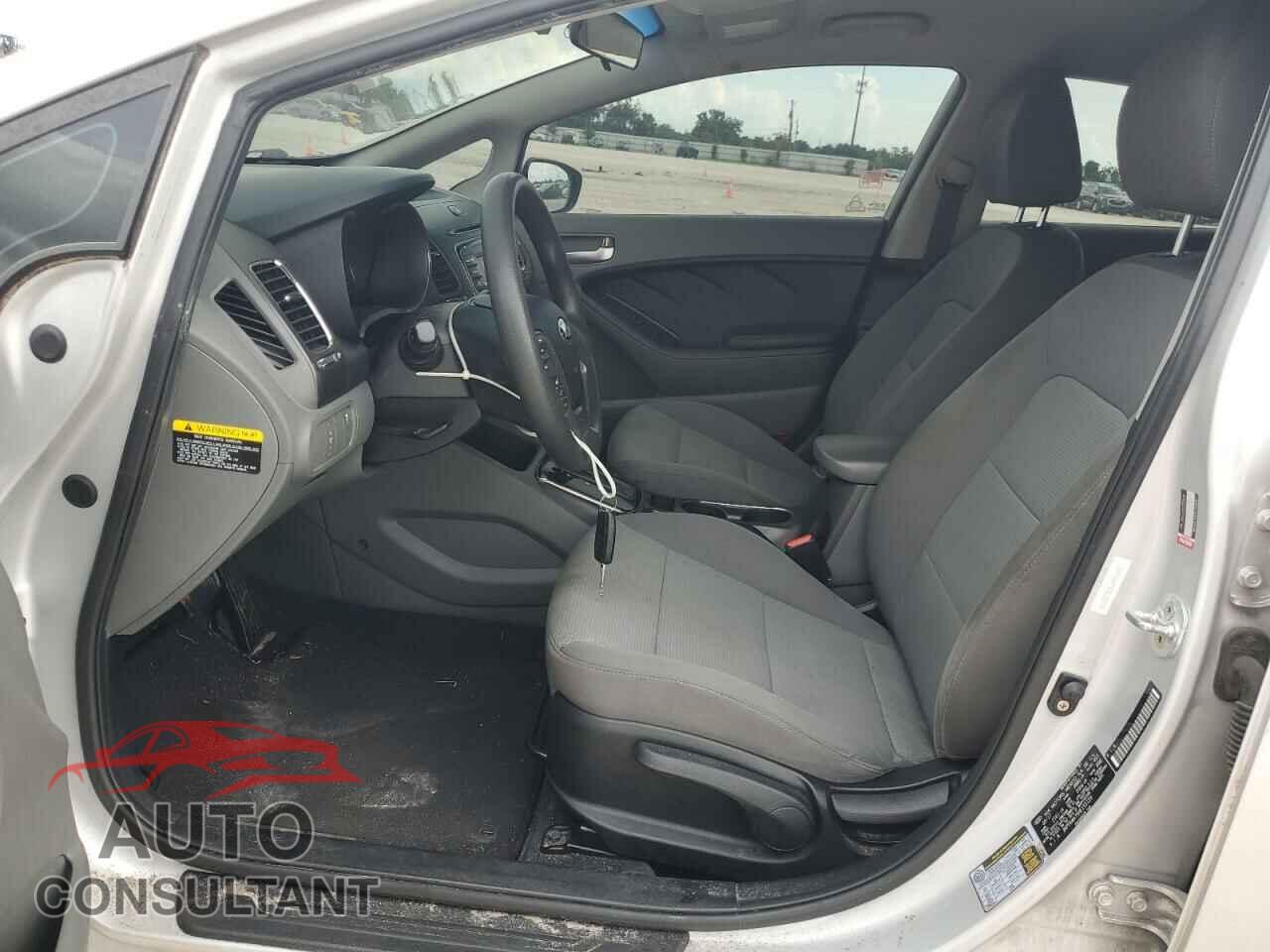 KIA FORTE 2017 - 3KPFK4A75HE135159