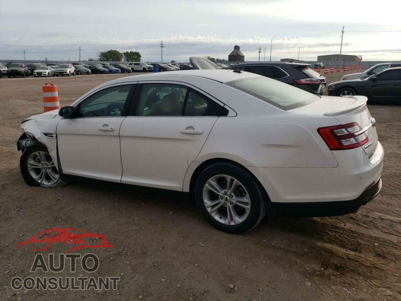 FORD TAURUS 2018 - 1FAHP2H83JG138621