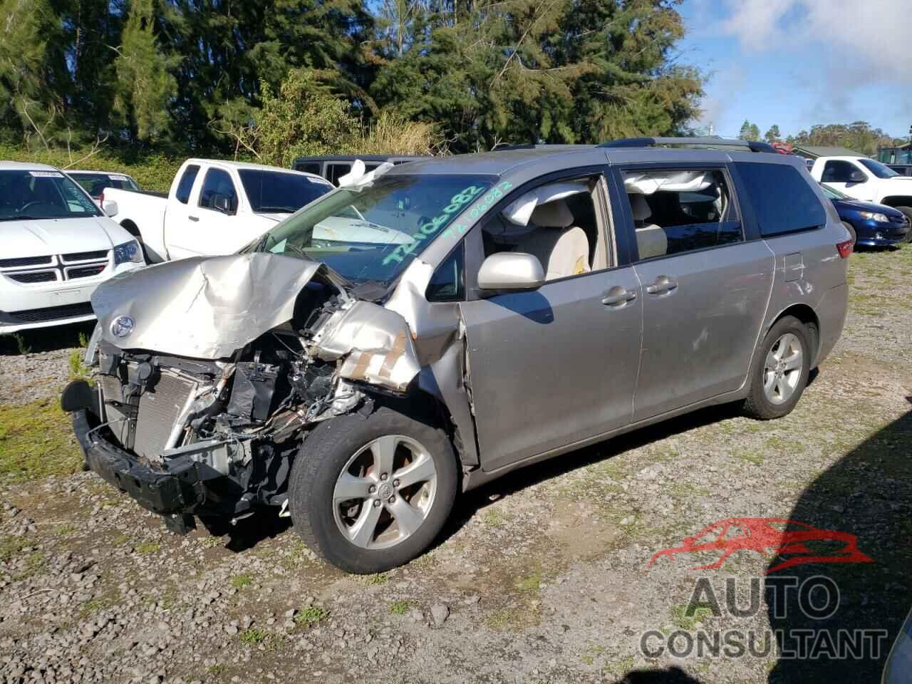 TOYOTA SIENNA 2017 - 5TDKZ3DC1HS774500