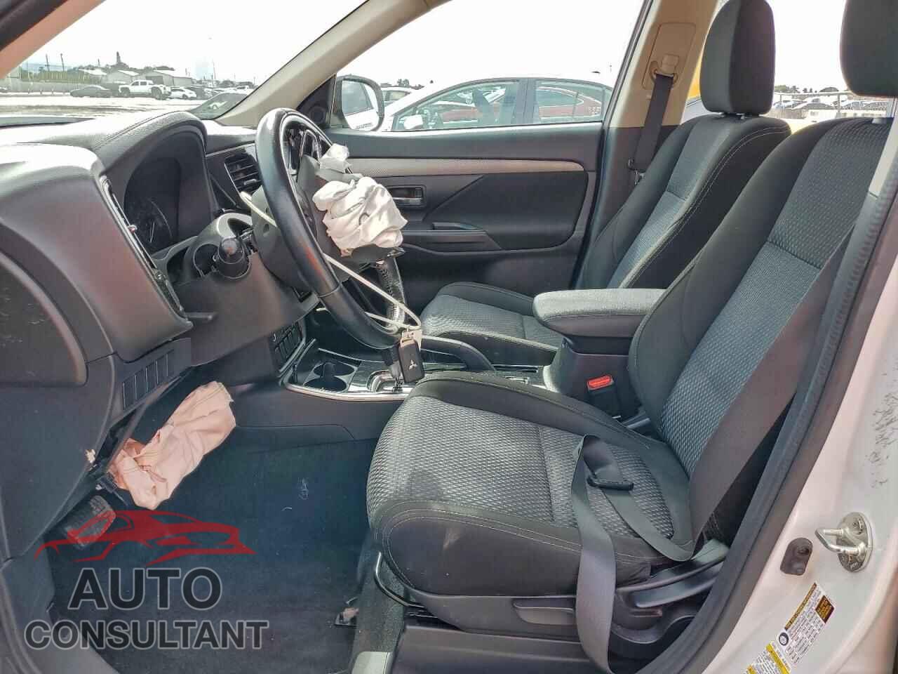 MITSUBISHI OUTLANDER 2018 - JA4AD3A33JZ033407