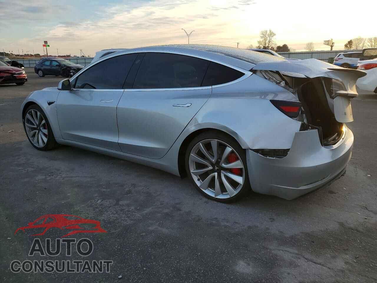 TESLA MODEL 3 2018 - 5YJ3E1EB8JF055233