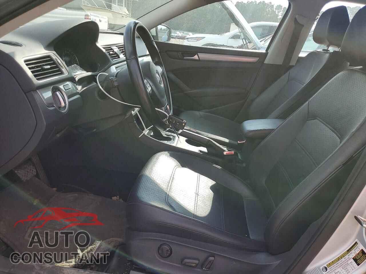VOLKSWAGEN PASSAT 2015 - 1VWAT7A35FC037224