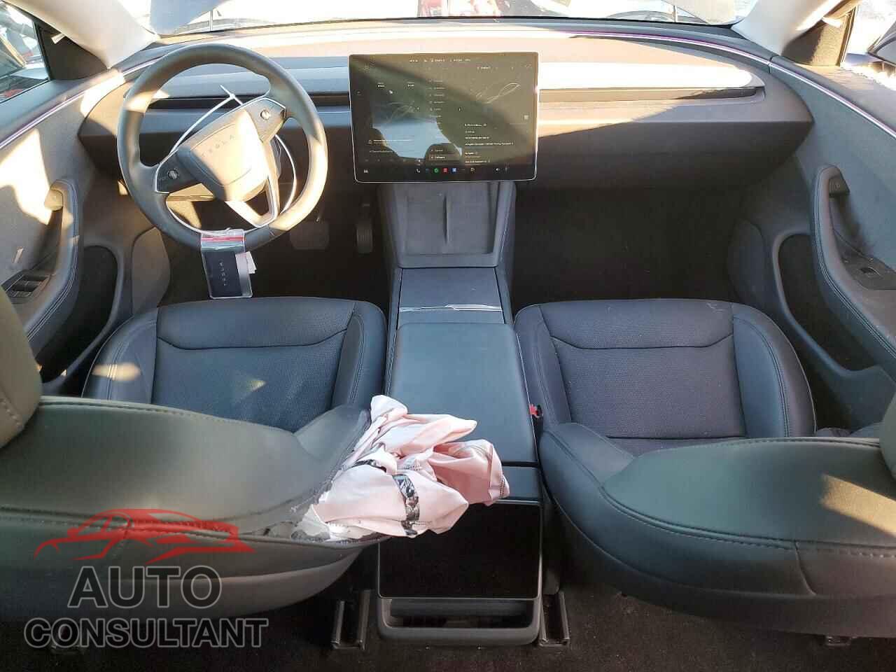 TESLA MODEL 3 2024 - 5YJ3E1EA1RF748597