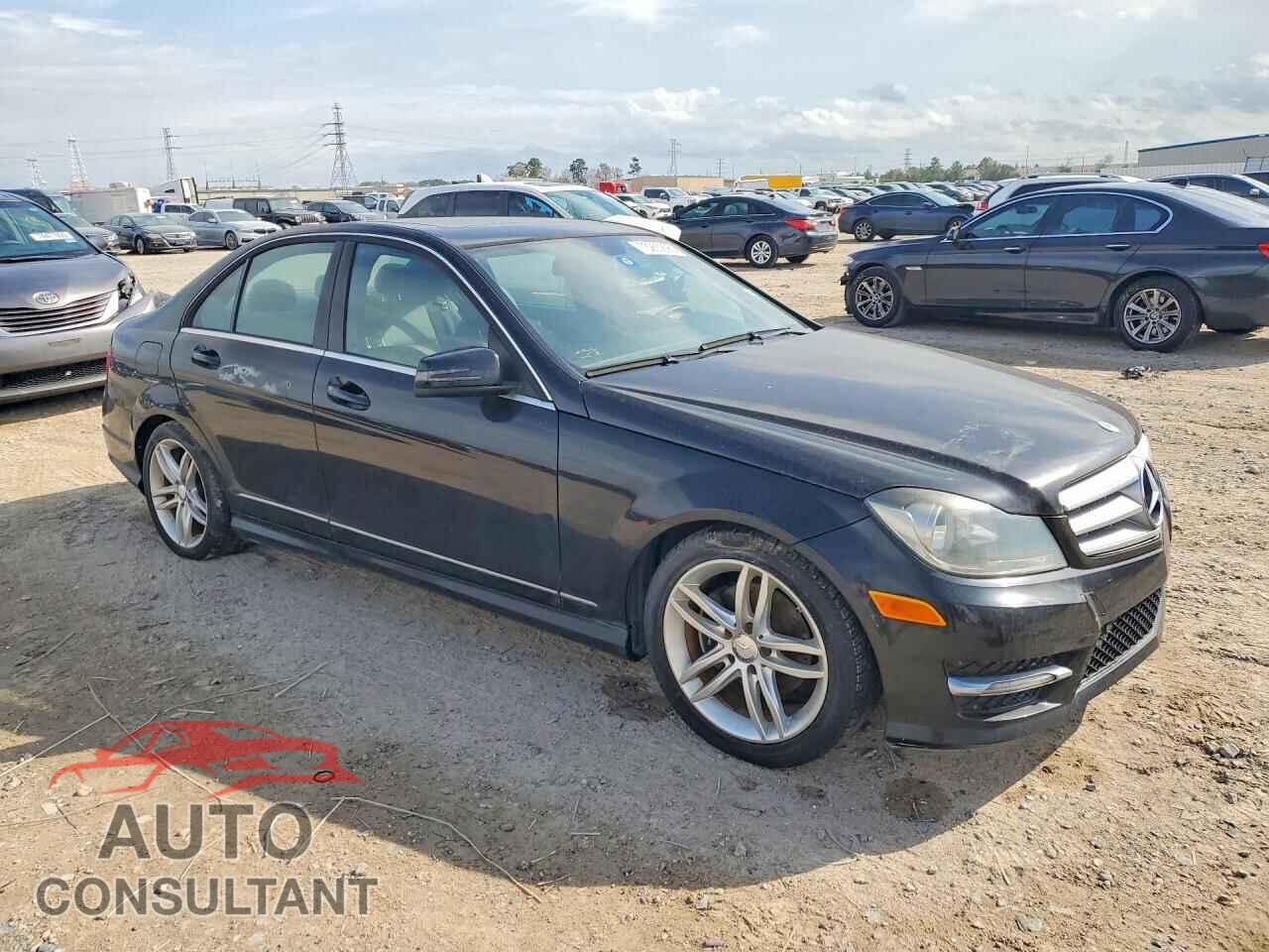 MERCEDES-BENZ C-CLASS 2013 - WDDGF4HB0DR256205
