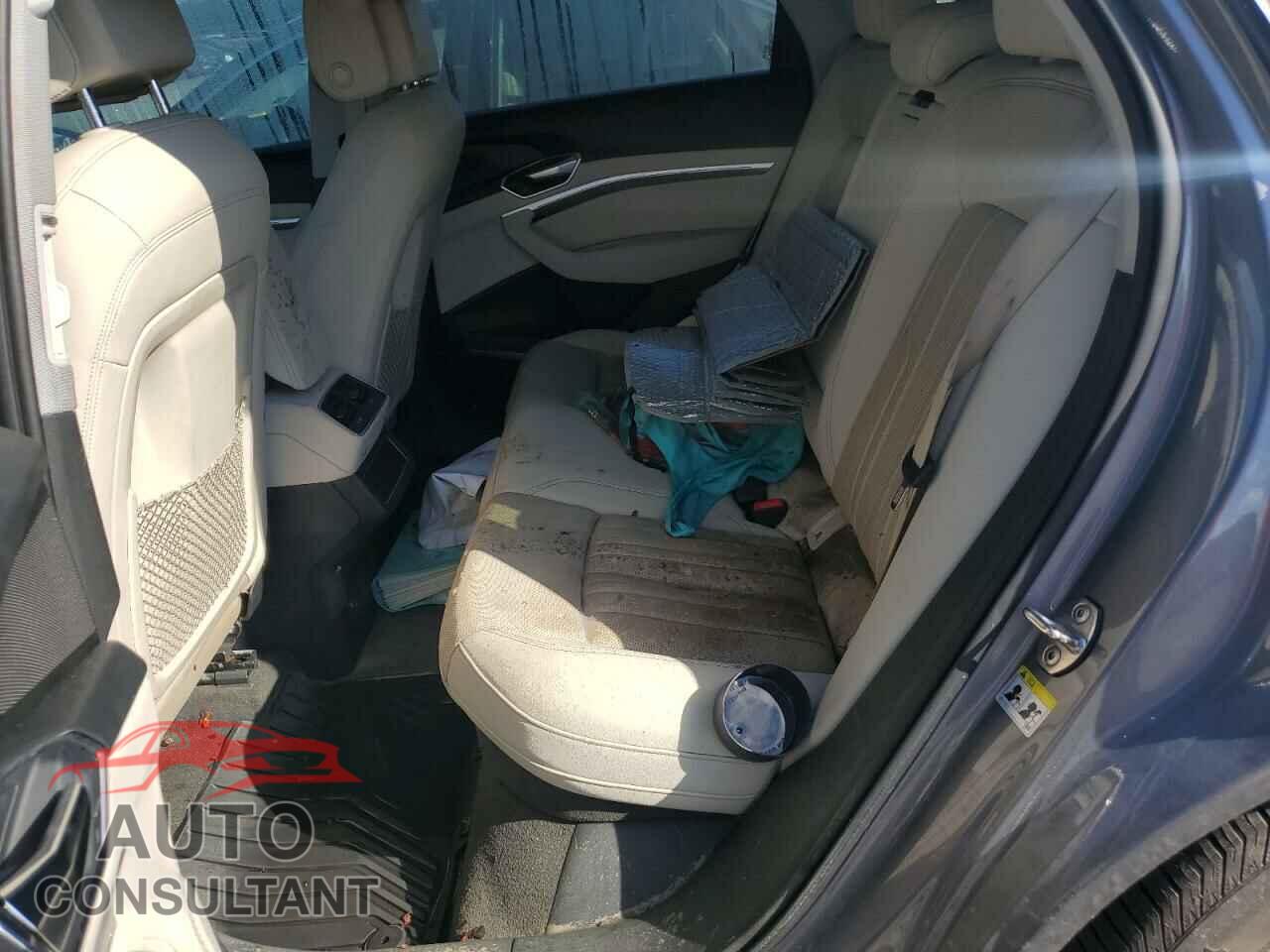AUDI E-TRON 2019 - WA1LAAGE8KB012593
