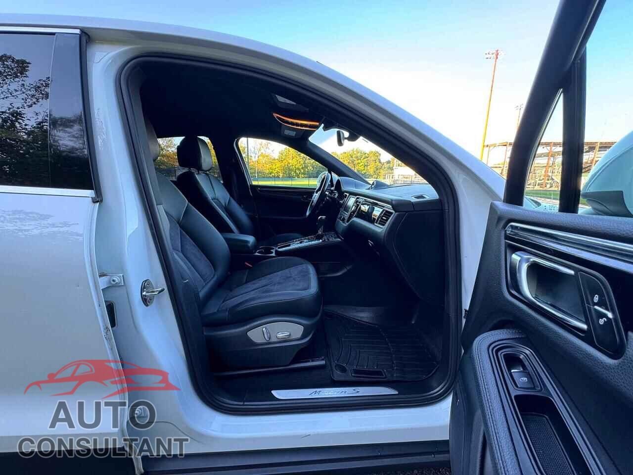 PORSCHE MACAN 2015 - WP1AB2A52FLB50430