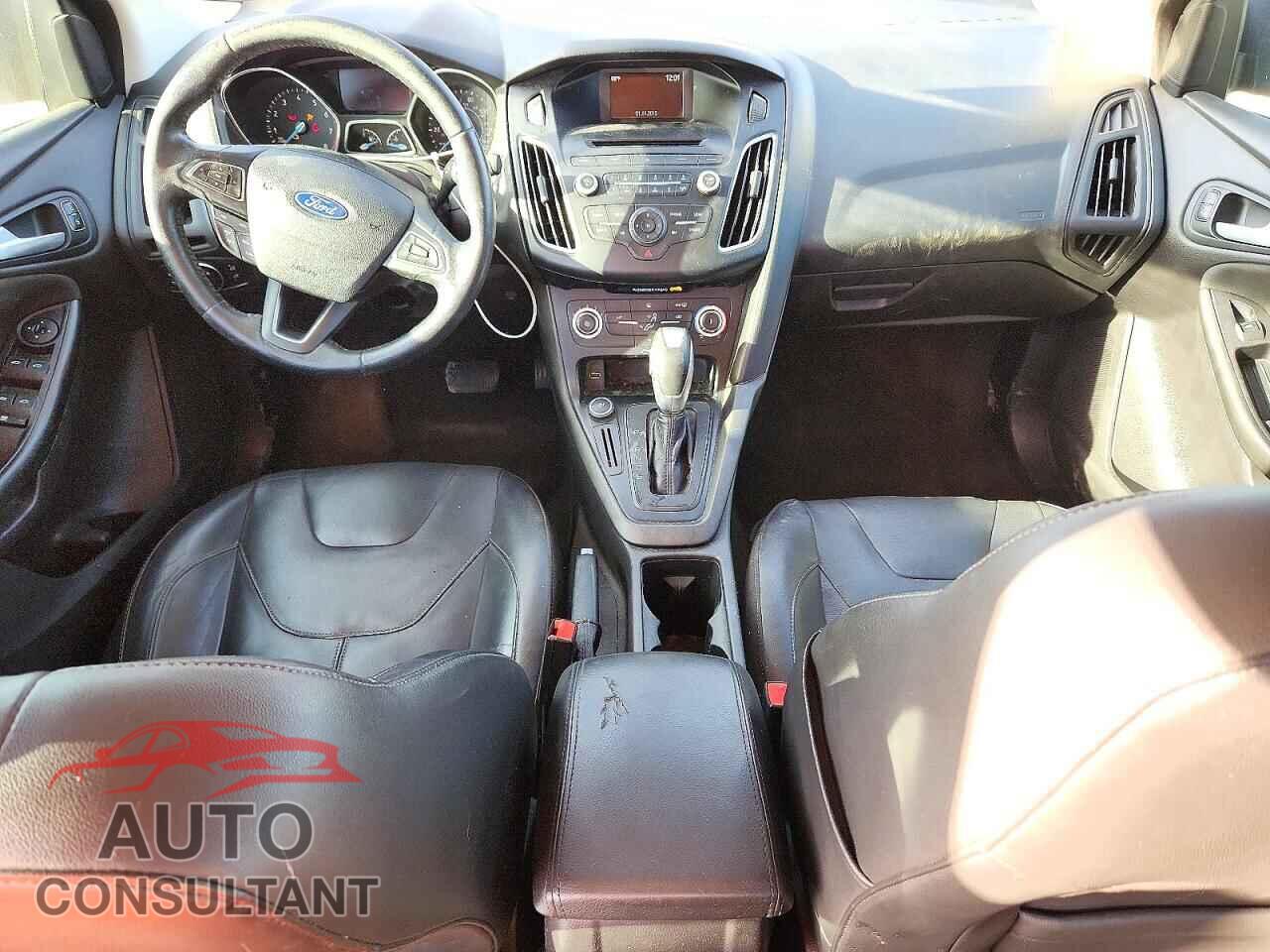 FORD FOCUS 2015 - 1FADP3F27FL230428