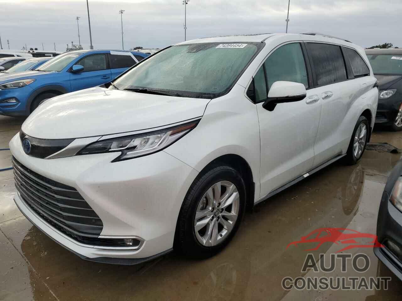 TOYOTA SIENNA 2024 - 5TDZRKECXRS208201