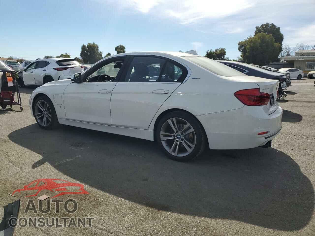 BMW 3 SERIES 2018 - WBA8E1C52JA159595