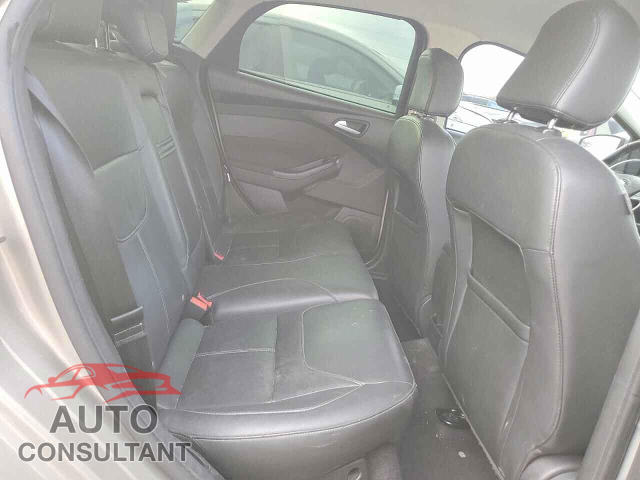 FORD FOCUS 2015 - 1FADP3F28FL324611