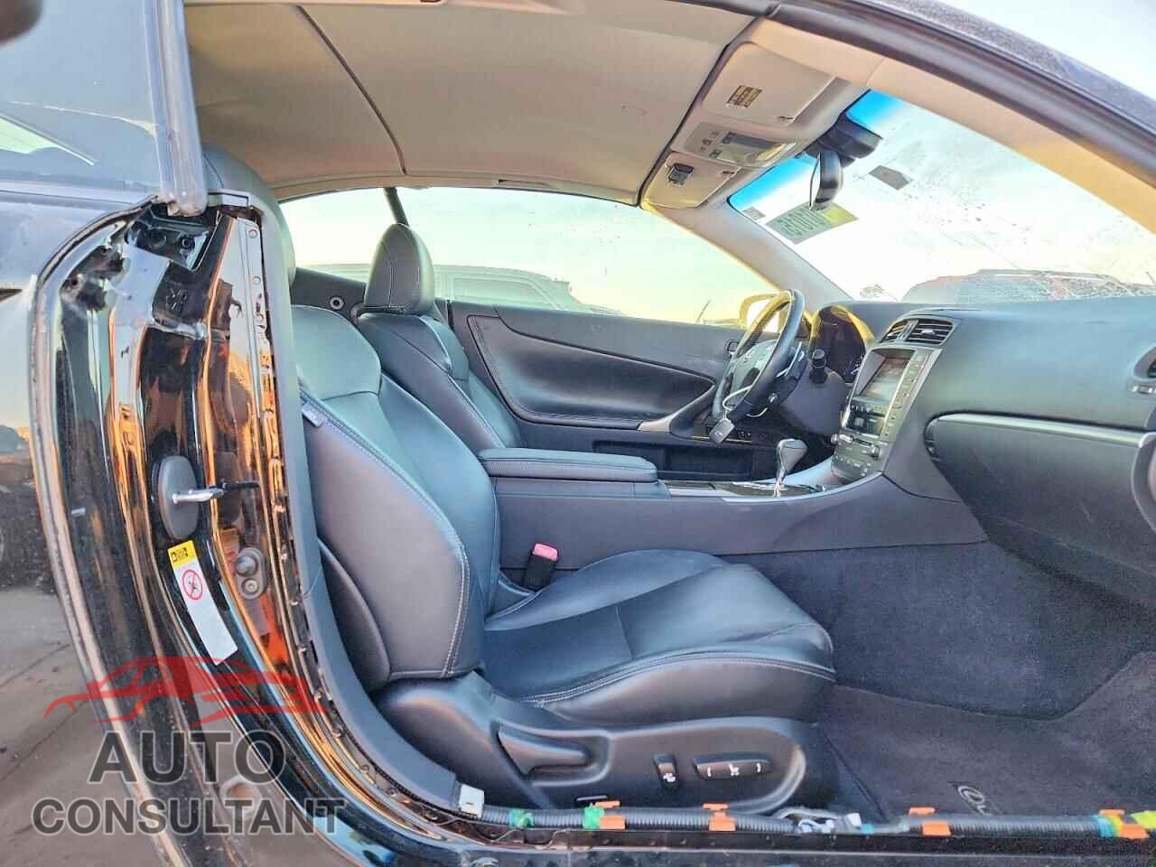 LEXUS IS 2011 - JTHFE2C21B2505426
