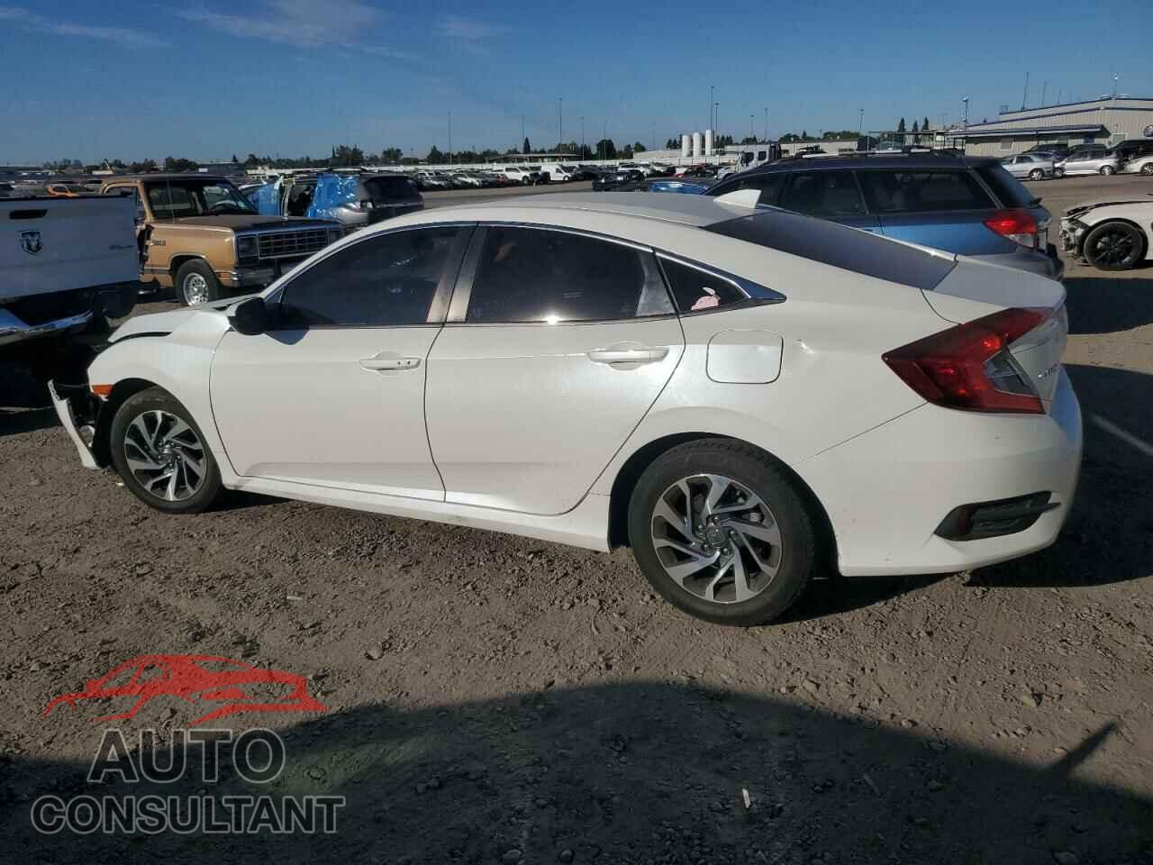 HONDA CIVIC 2018 - 19XFC2F77JE208547