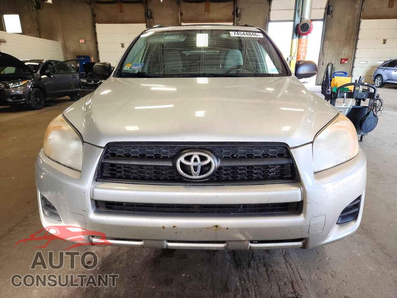 TOYOTA RAV4 2011 - 2T3BF4DV6BW173962