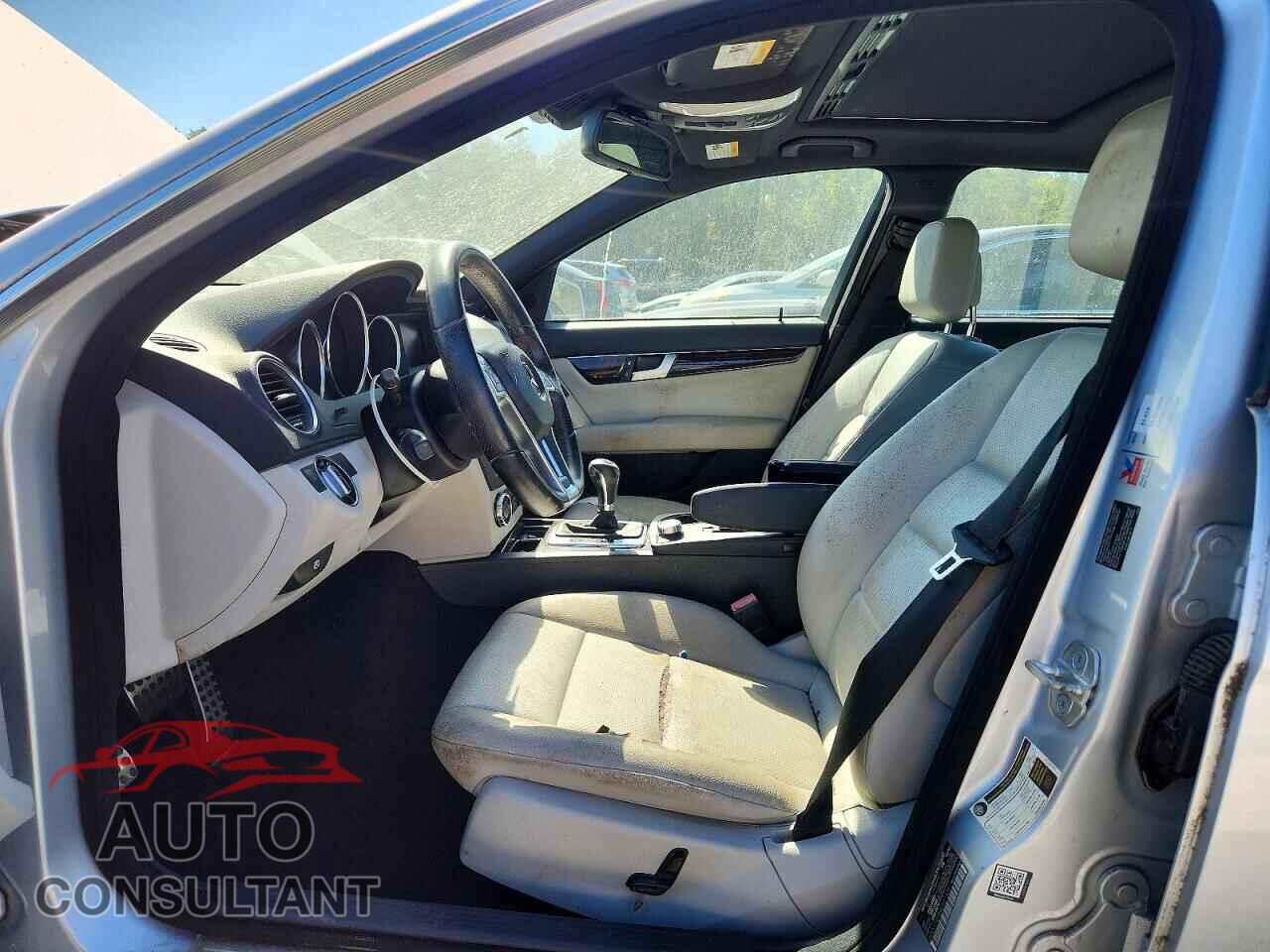 MERCEDES-BENZ C-CLASS 2012 - WDDGF4HB4CR213341