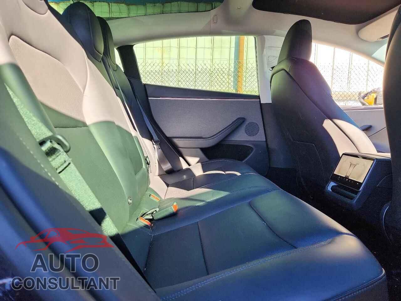 TESLA MODEL 3 2024 - 5YJ3E1EA4RF744091