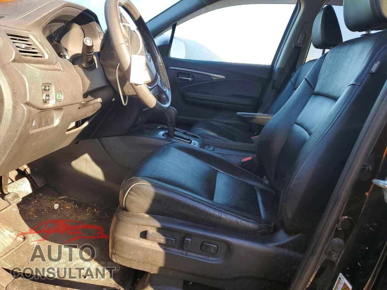 HONDA PILOT 2017 - 5FNYF6H59HB050929