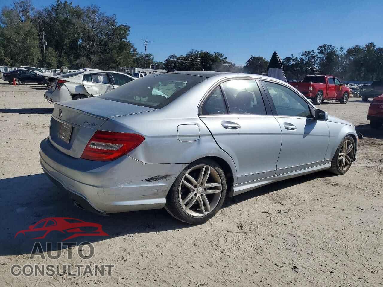 MERCEDES-BENZ C-CLASS 2013 - WDDGF8AB9DR268449