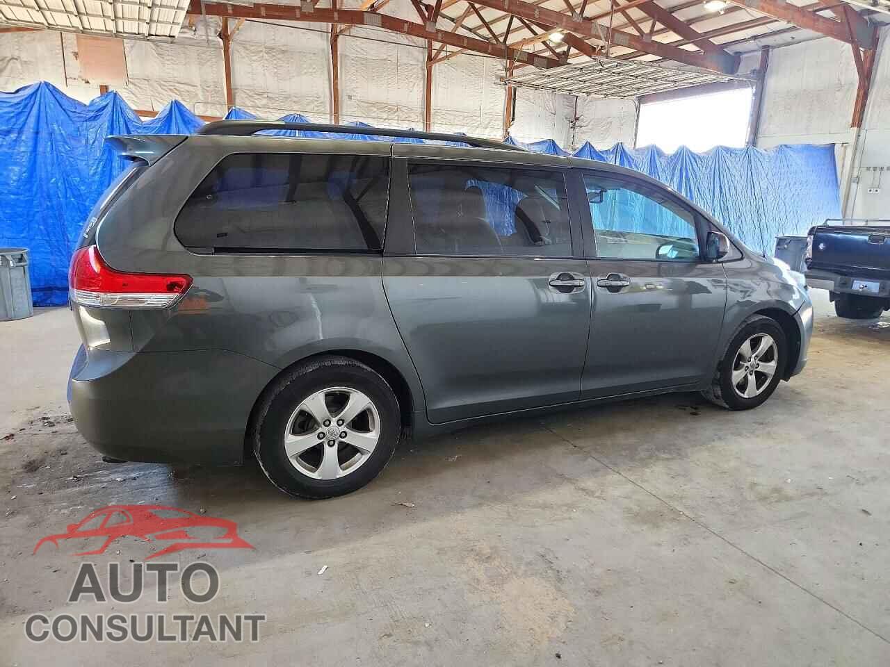 TOYOTA SIENNA 2013 - 5TDKK3DC8DS330304