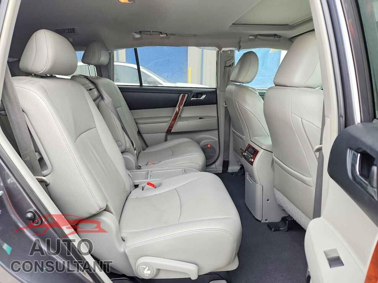 TOYOTA HIGHLANDER 2013 - 5TDYK3EH8DS102789