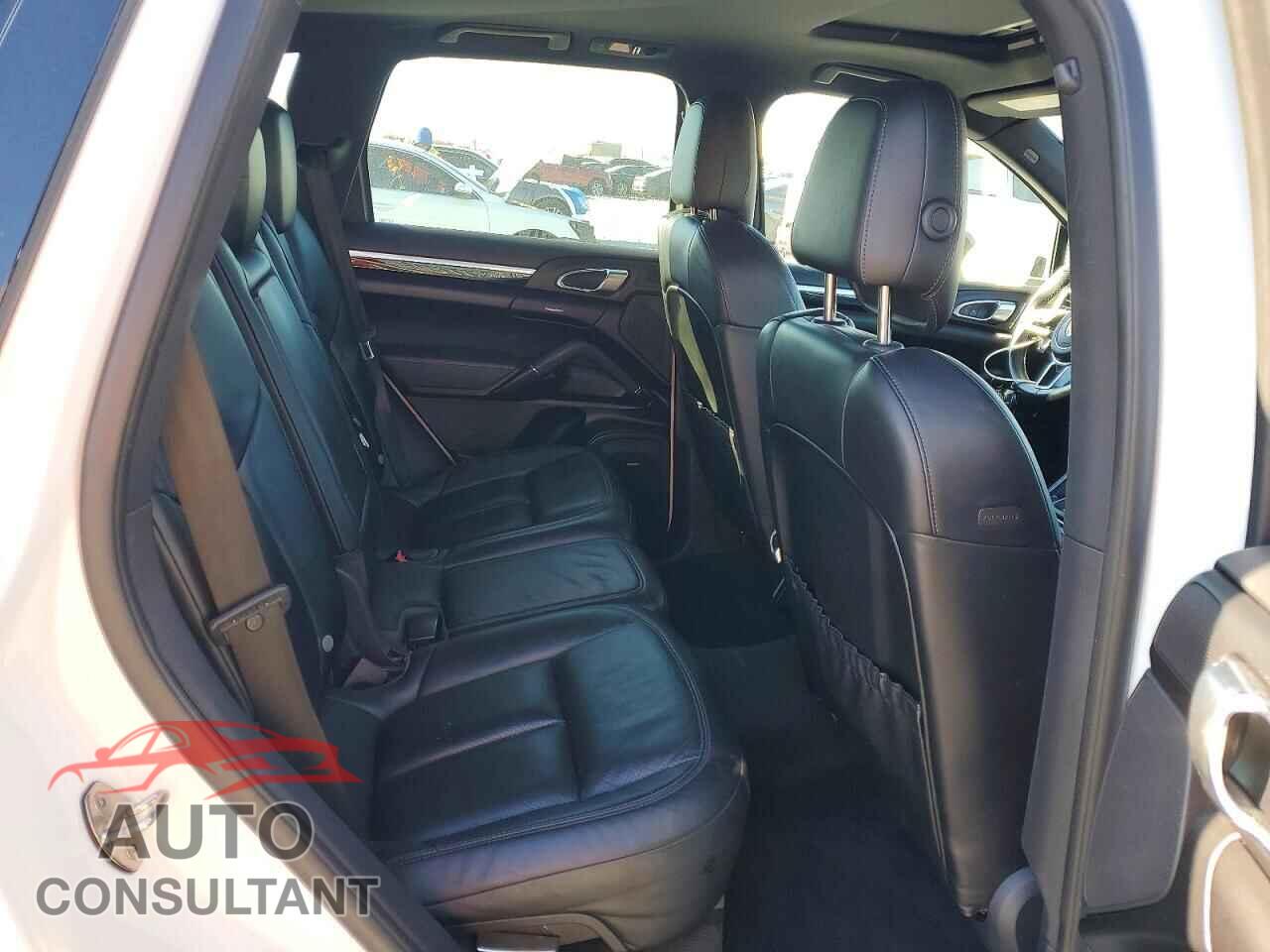 PORSCHE CAYENNE 2016 - WP1AA2A21GKA09784