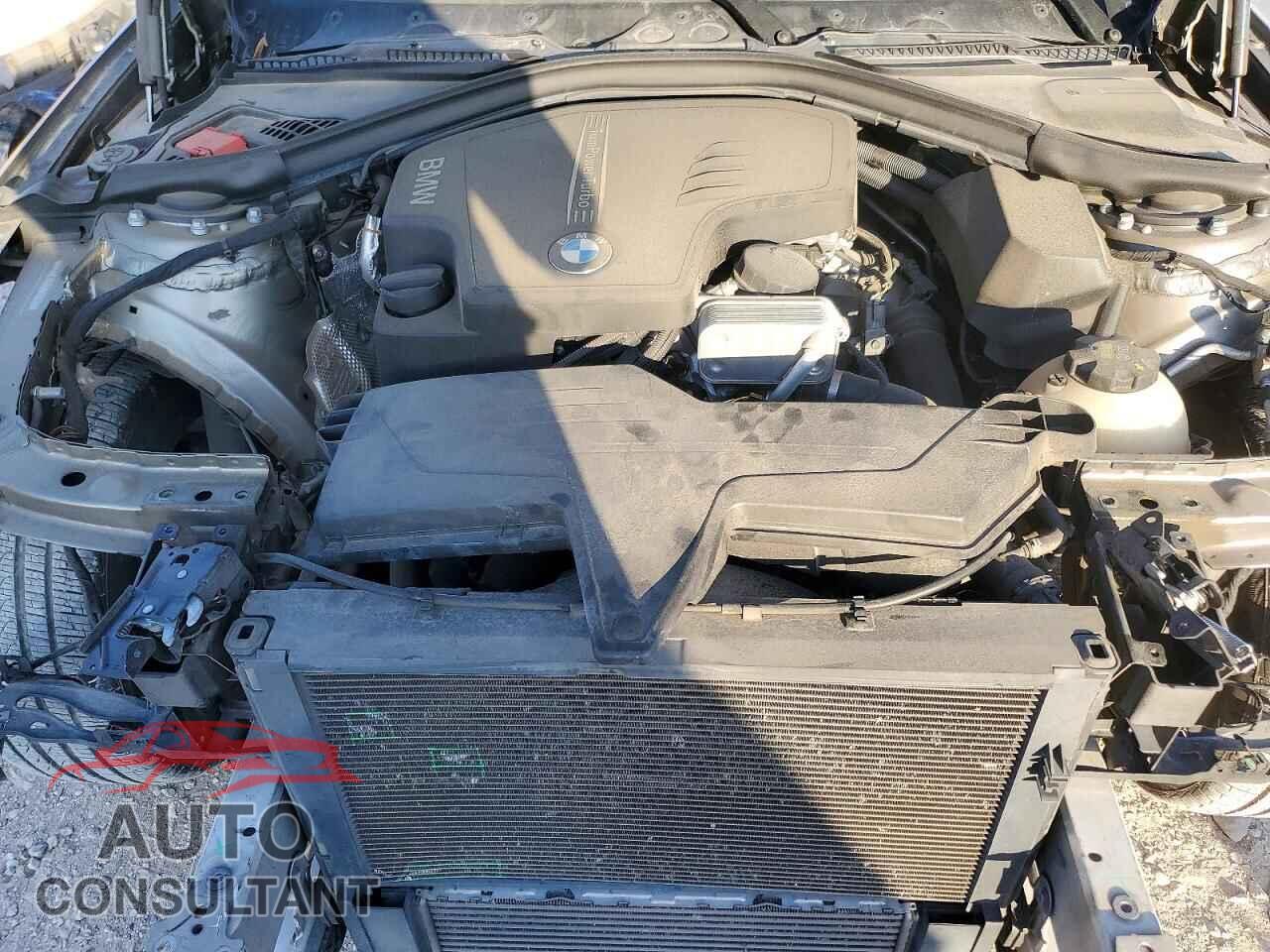 BMW 3 SERIES 2016 - WBA8E1G55GNU10038