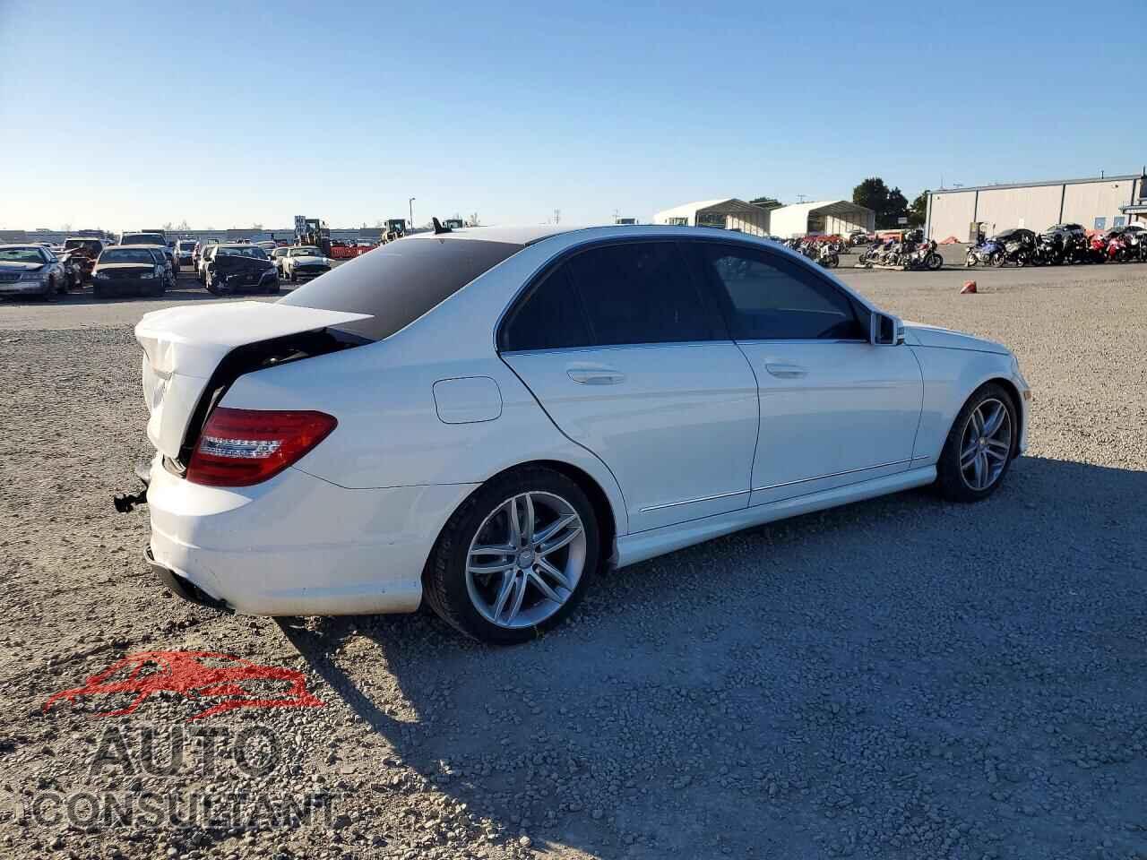 MERCEDES-BENZ C-CLASS 2013 - WDDGF4HB0DR280357