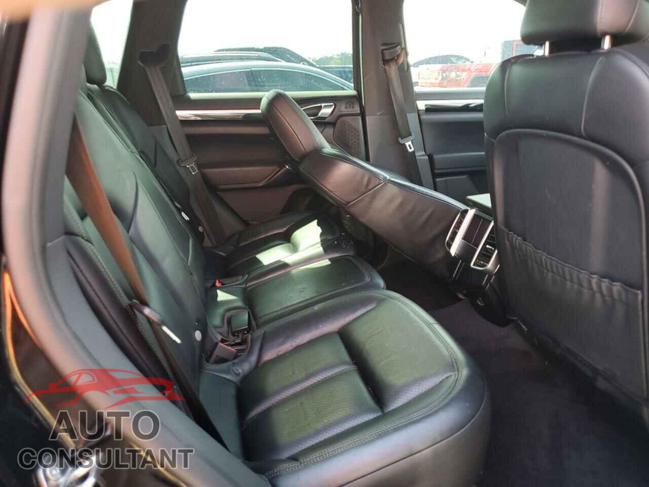 PORSCHE CAYENNE 2017 - WP1AA2A27HKA85091