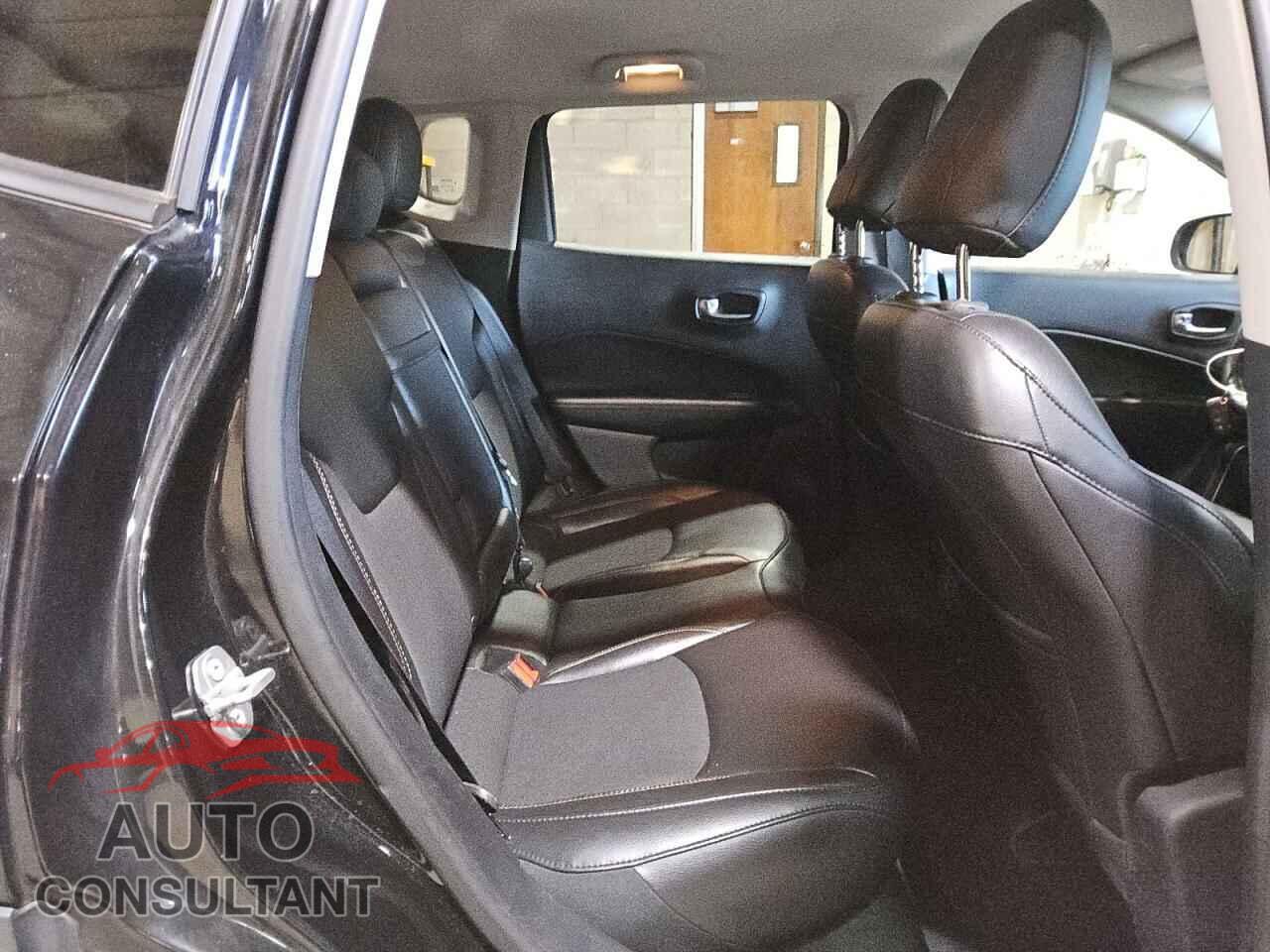 JEEP COMPASS 2019 - 3C4NJDBB0KT678620
