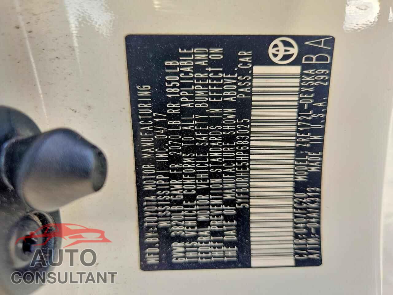 TOYOTA COROLLA 2017 - 5YFBURHE5HP683025