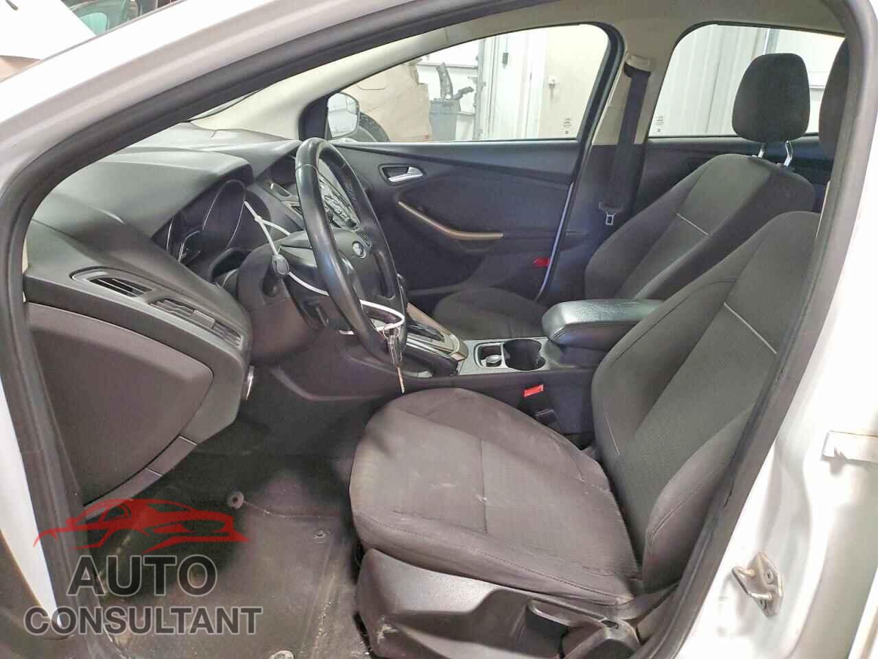 FORD FOCUS 2012 - 1FAHP3M22CL357975