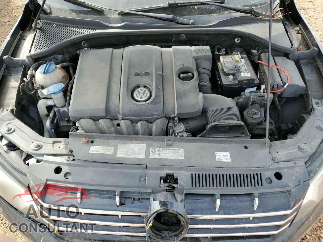 VOLKSWAGEN PASSAT 2013 - 1VWBP7A31DC044189