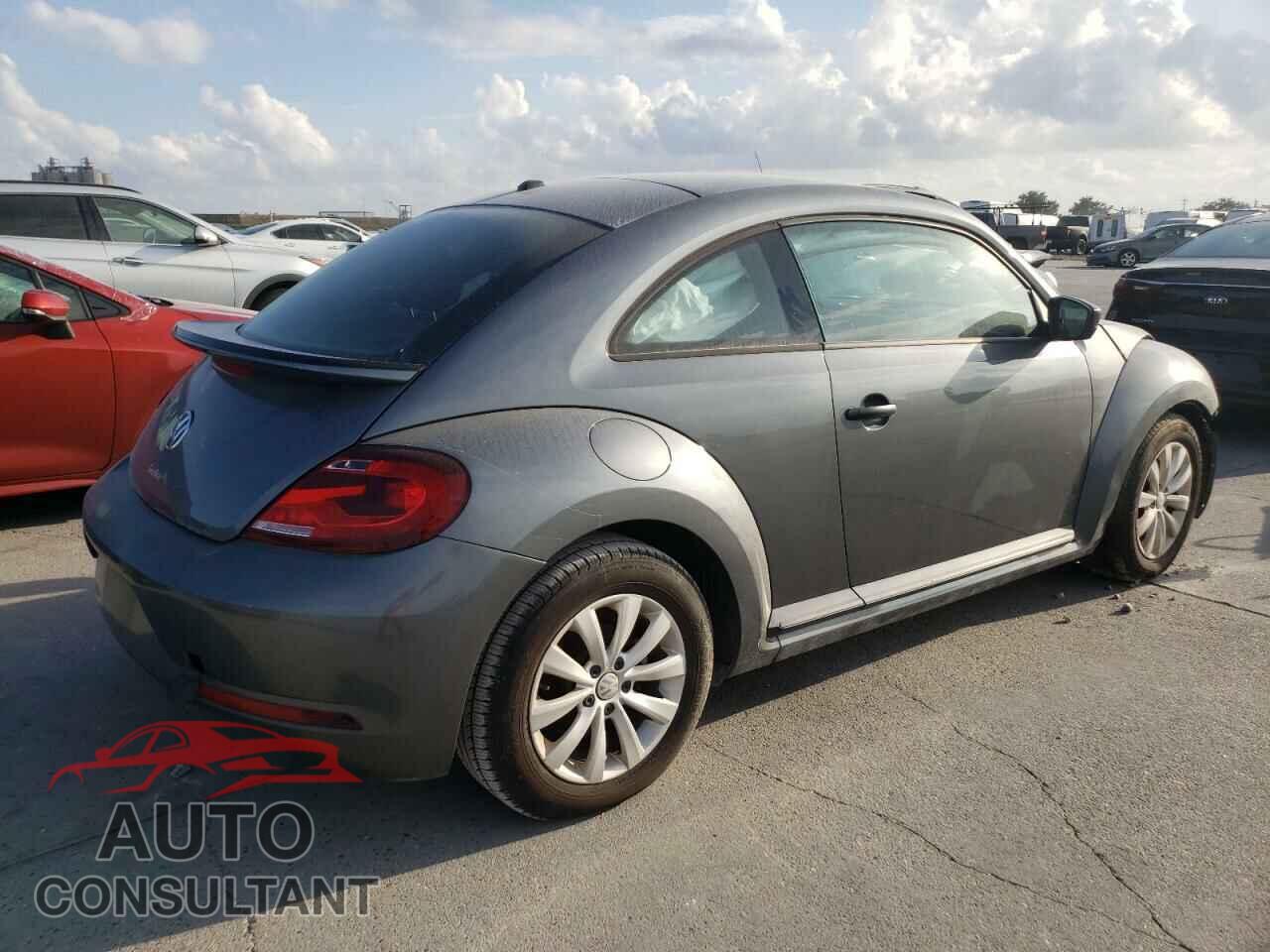 VOLKSWAGEN BEETLE 2018 - 3VWFD7AT6JM709995