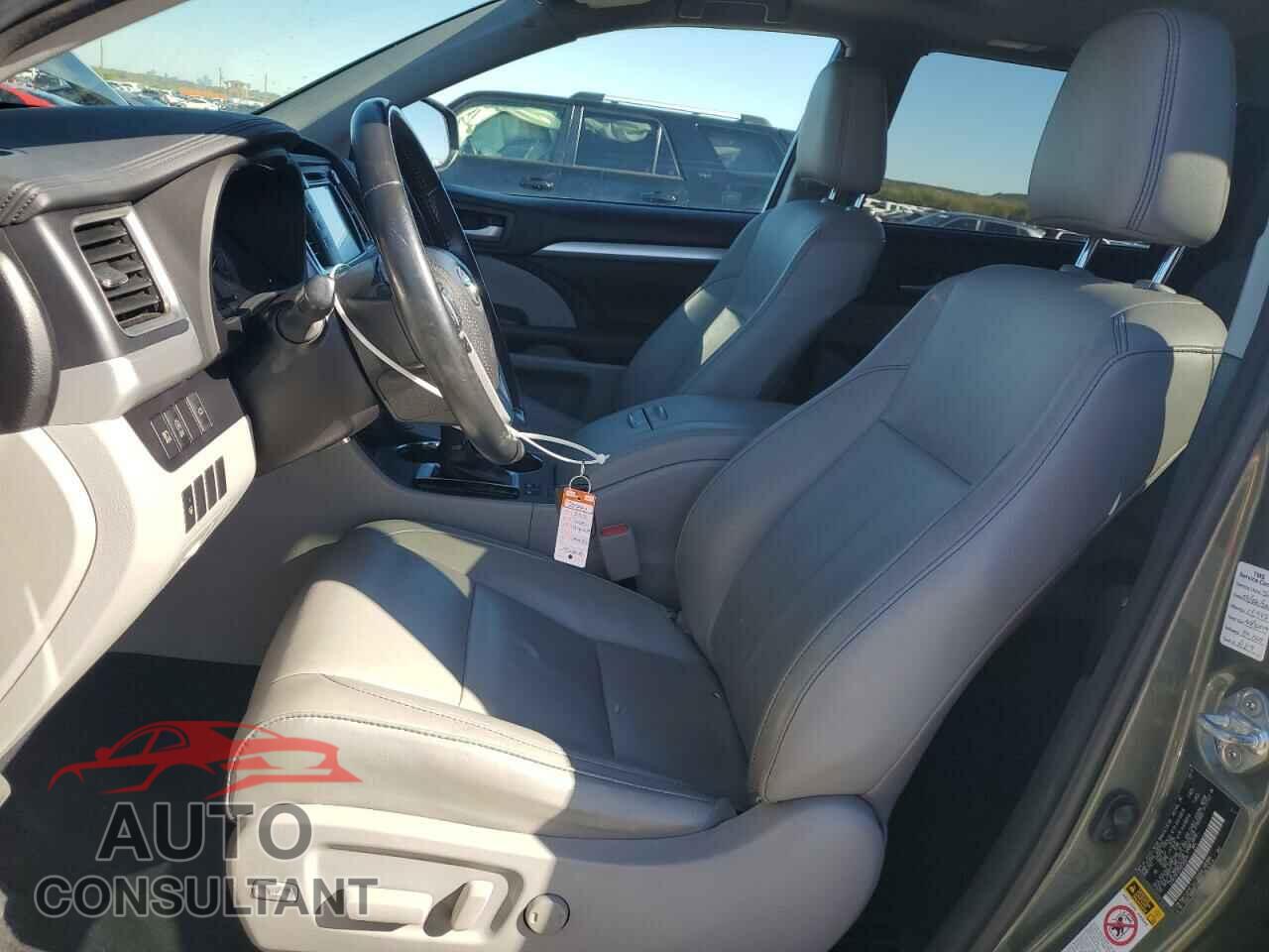TOYOTA HIGHLANDER 2017 - 5TDKZRFH2HS208017