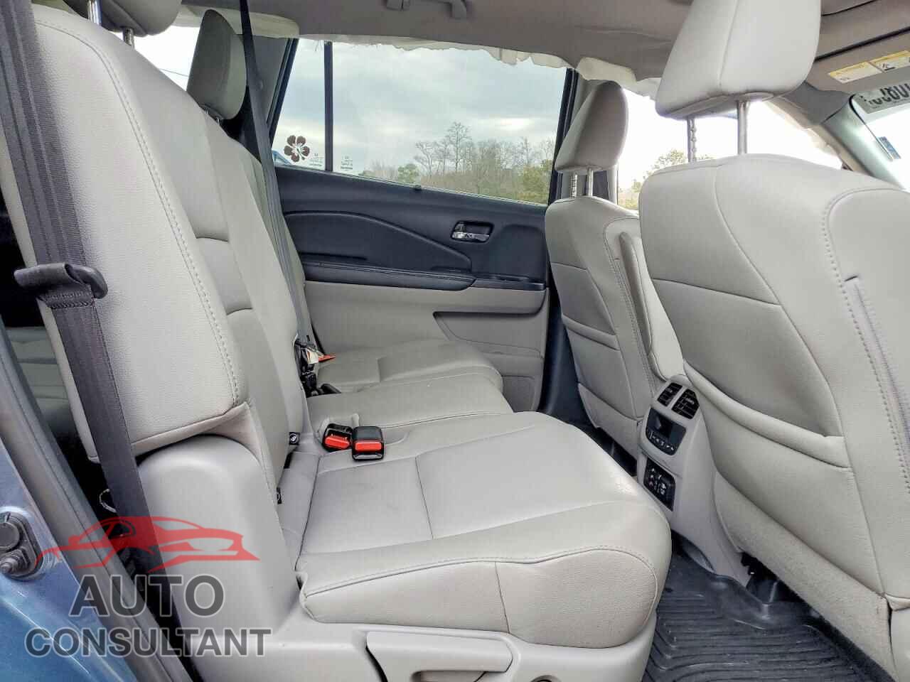 HONDA PILOT 2017 - 5FNYF5H9XHB045221
