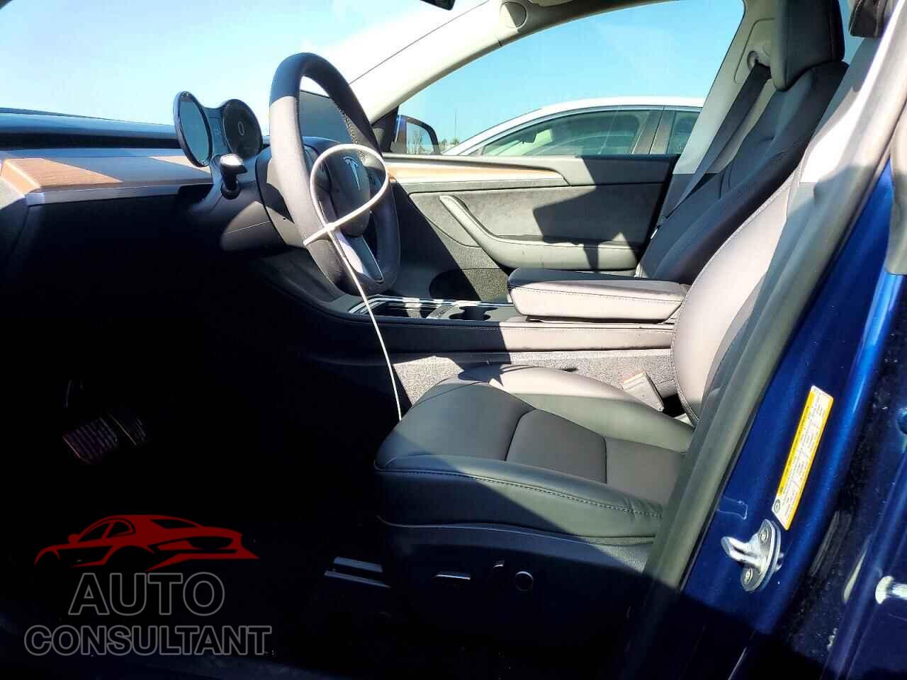 TESLA MODEL Y 2024 - 7SAYGAEE9RF981374