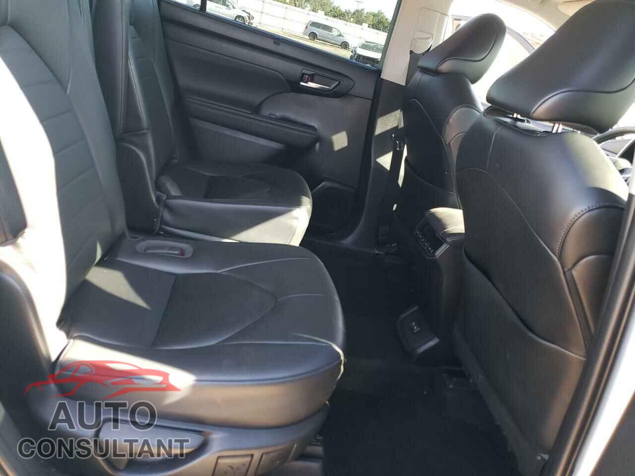TOYOTA HIGHLANDER 2023 - 5TDKDRAH4PS006008