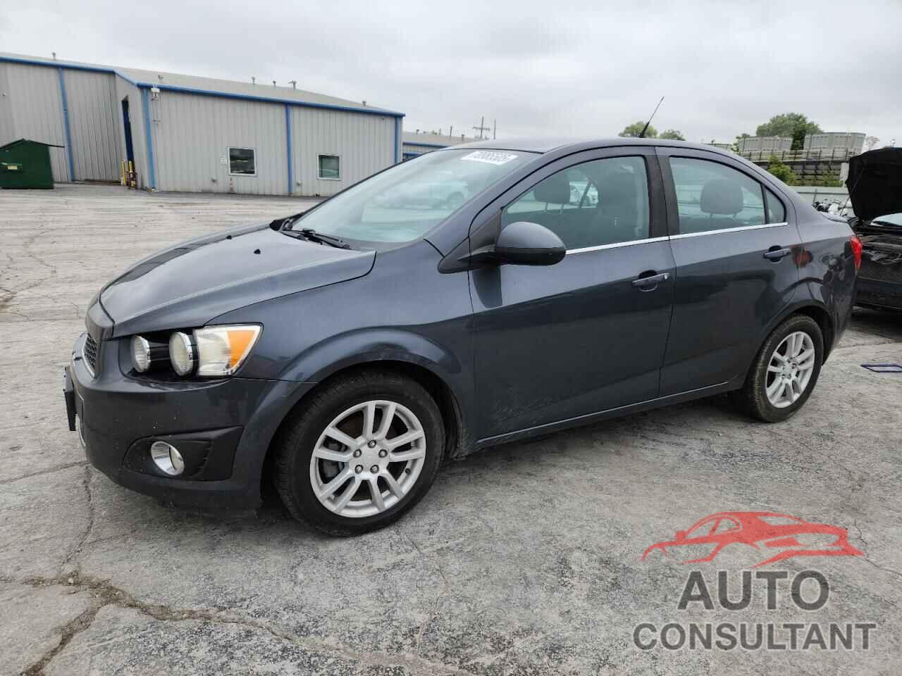 CHEVROLET SONIC 2013 - 1G1JC5SH7D4142395