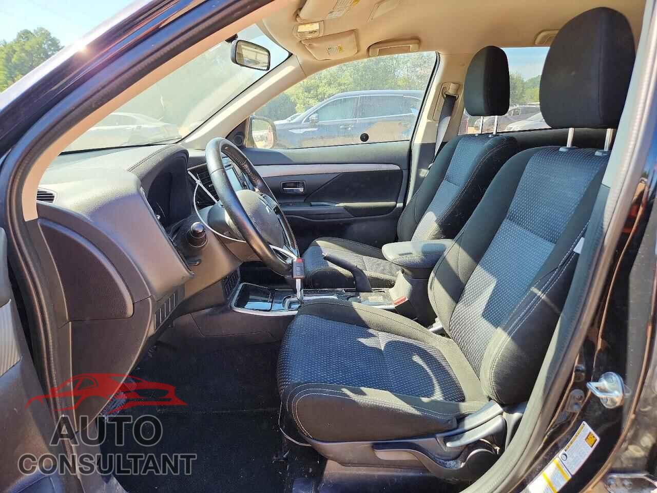 MITSUBISHI OUTLANDER 2017 - JA4AD2A38HZ014968