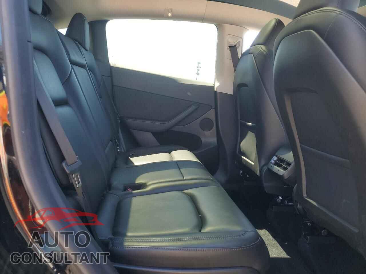 TESLA MODEL Y 2024 - 7SAYGAEE3RF132017