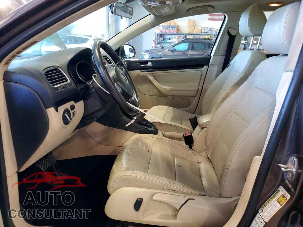 VOLKSWAGEN JETTA 2011 - 3VWPL7AJ2BM661192
