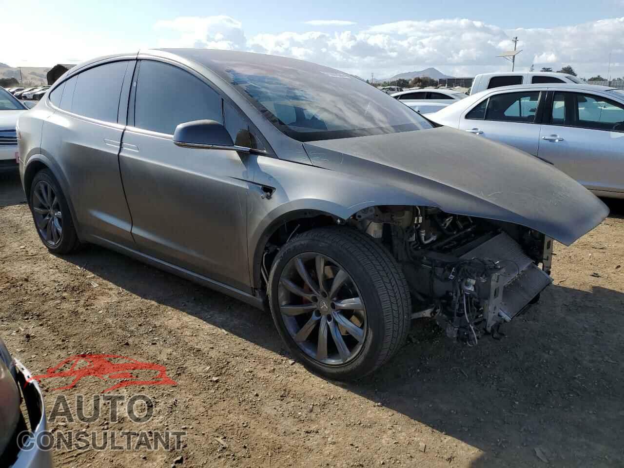 TESLA MODEL X 2018 - 5YJXCAE26JF090988