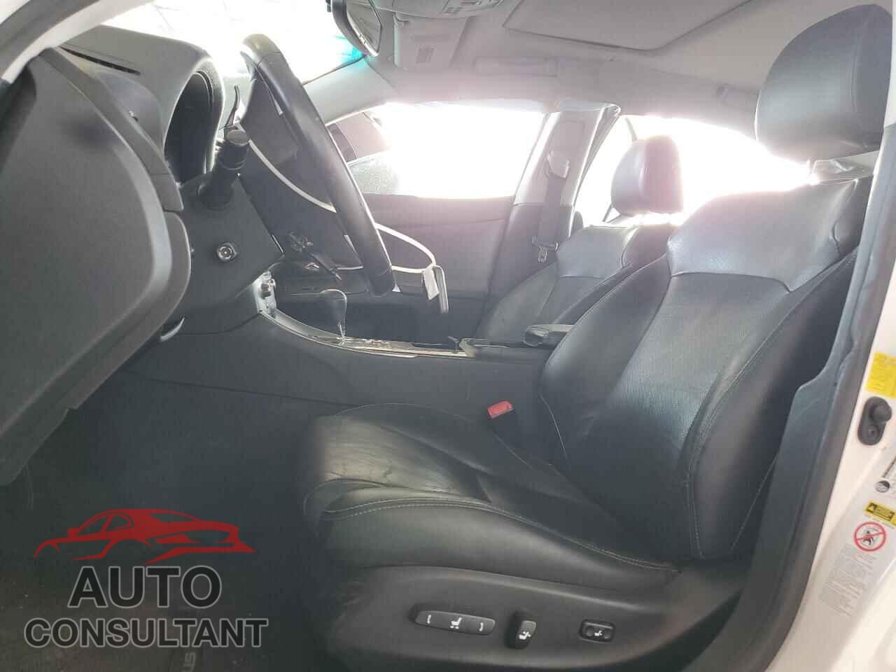 LEXUS IS 2012 - JTHBE5C20C5029640